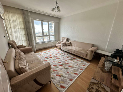 3BAY'DAN MÜTHİŞ KONUM VE CEPHEDE BAKIMLI KİLERLİ FIRSAT 2+1 !!